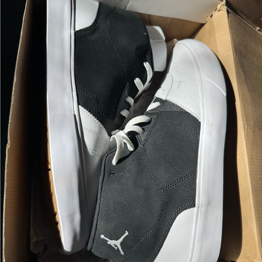 Air Jordan Series Mid ‘Black White’
